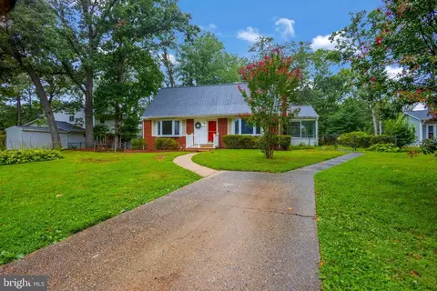 8104 Glover Ct, Springfield, VA 22152 photo 2