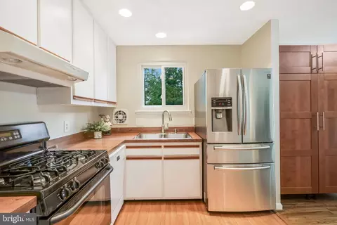8104 Glover Ct, Springfield, VA 22152 photo 14