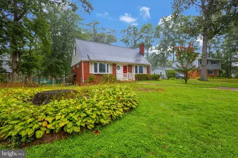 8104 Glover Ct, Springfield, VA 22152 photo 3