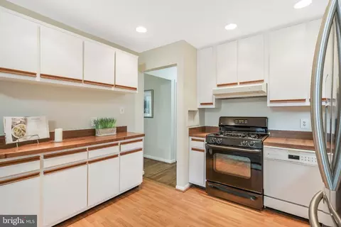 8104 Glover Ct, Springfield, VA 22152 photo 16