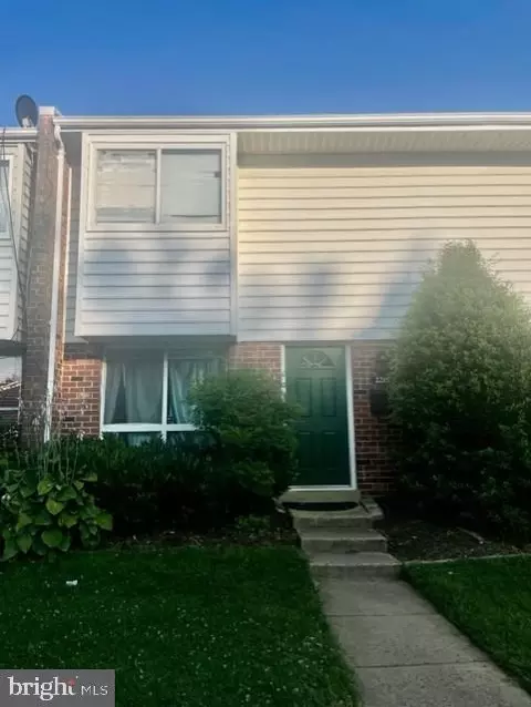 2215 Chamblee Pl, Herndon, VA 20170