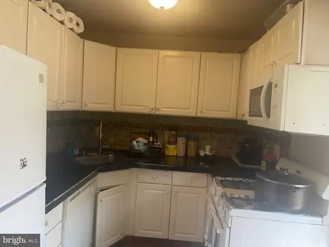 2215 Chamblee Pl, Herndon, VA 20170 photo 3