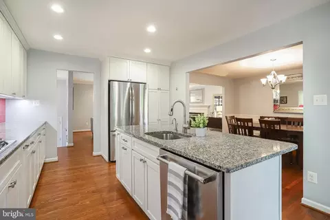 7718 Falstaff Ct, Mclean, VA 22102 photo 9