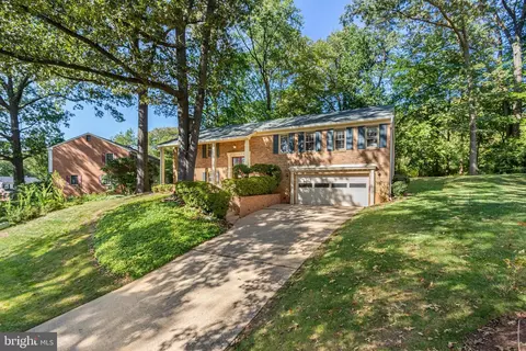 7718 Falstaff Ct, Mclean, VA 22102 photo 2
