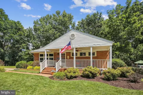 6407 Berkshire Dr, Alexandria, VA 22310