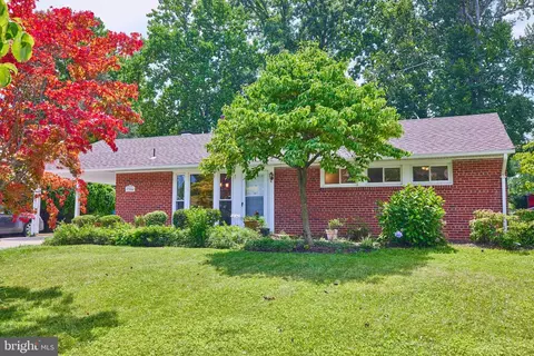 7306 Dickenson St, Springfield, VA 22150