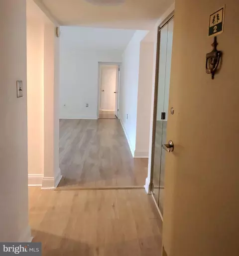 1418 Northgate Sq #2C, Reston, VA 20190