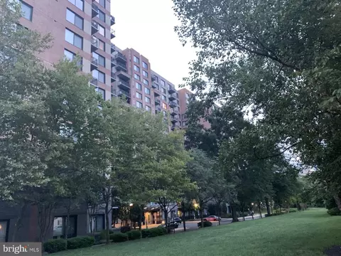 2451 Midtown Ave #1225, Alexandria, VA 22303