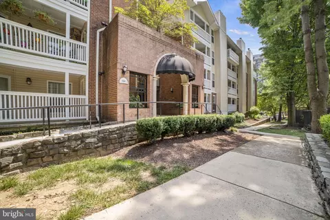 1504 Lincoln #119, Mclean, VA 22102
