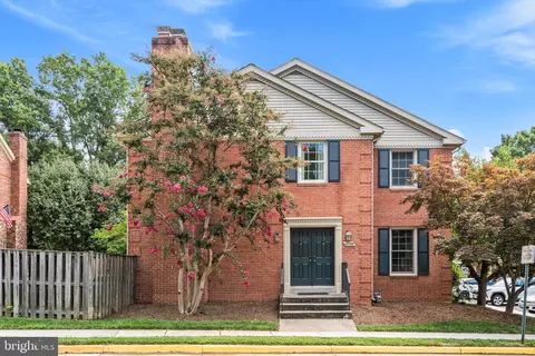 2738 Carter Farm Ct, Alexandria, VA 22306