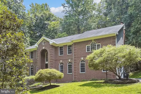 7805 Blackacre Rd, Clifton, VA 20124