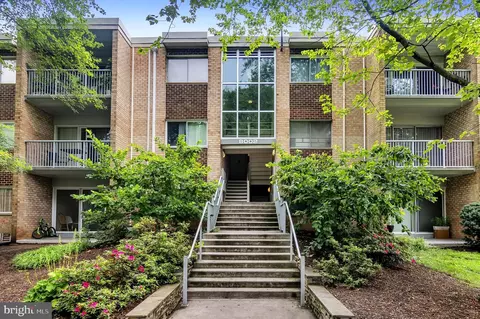 8002 Chanute Pl #20/11, Falls Church, VA 22042