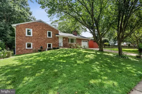 7638 Long Pine Dr, Springfield, VA 22151