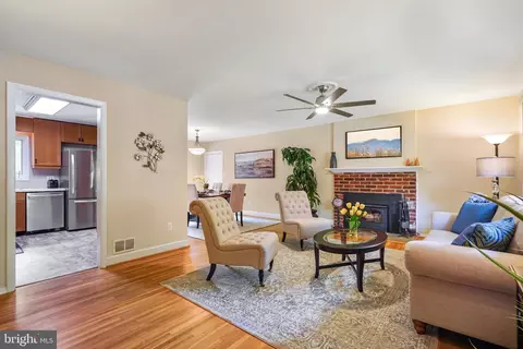 7638 Long Pine Dr, Springfield, VA 22151 photo 2