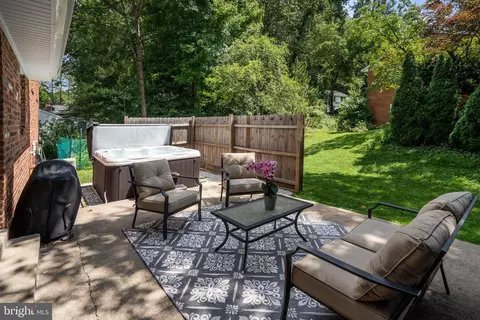 7638 Long Pine Dr, Springfield, VA 22151 photo 3