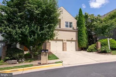2007 Beacon Pl, Reston, VA 20191 photo 3