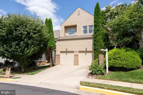 2007 Beacon Pl, Reston, VA 20191 photo 2