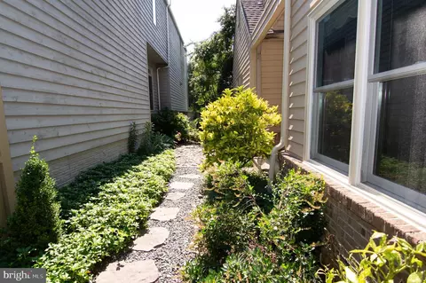 2007 Beacon Pl, Reston, VA 20191 photo 70
