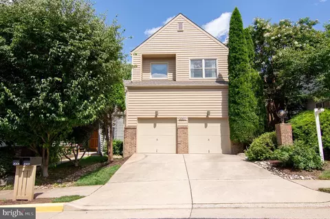 2007 Beacon Pl, Reston, VA 20191