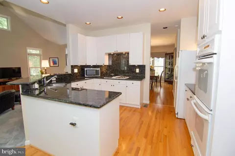 2007 Beacon Pl, Reston, VA 20191 photo 32