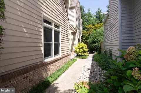 2007 Beacon Pl, Reston, VA 20191 photo 7