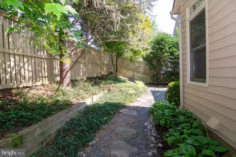 2007 Beacon Pl, Reston, VA 20191 photo 73
