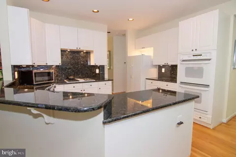 2007 Beacon Pl, Reston, VA 20191 photo 33