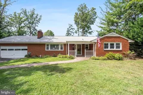 6012 Mayfair Ln, Alexandria, VA 22310