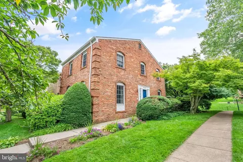 3132 Barnard Ct, Fairfax, VA 22031