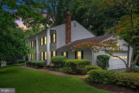 10186 Cedar Pond Dr, Vienna, VA 22182