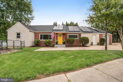 6540 Braddock Rd, Alexandria, VA 22312