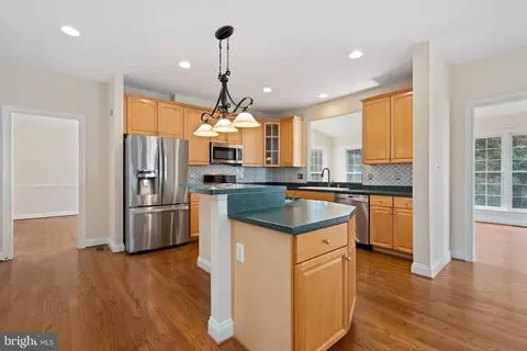8761 Center Rd, Springfield, VA 22152 photo 11