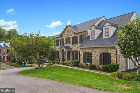 8761 Center Rd, Springfield, VA 22152 photo 3