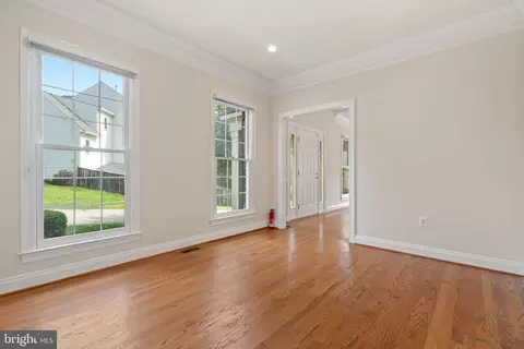 8761 Center Rd, Springfield, VA 22152 photo 6