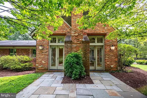 6044 Ramshorn Pl, Mclean, VA 22101 photo 5
