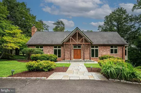 6044 Ramshorn Pl, Mclean, VA 22101 photo 2