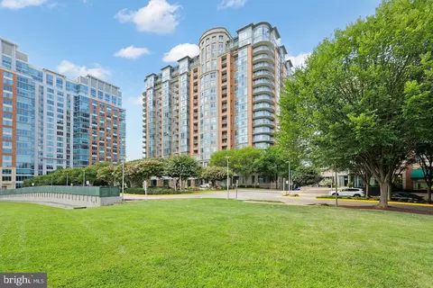 8220 Crestwood Heights Dr #1408, Mclean, VA 22102