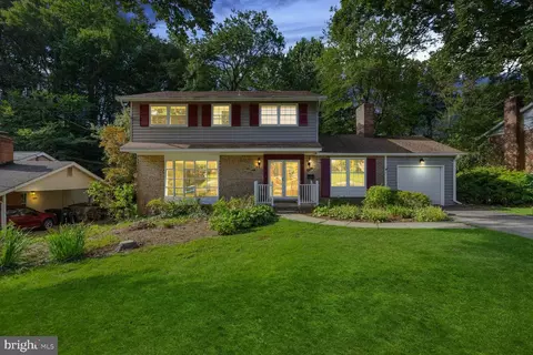 9713 Laurel St, Fairfax, VA 22032