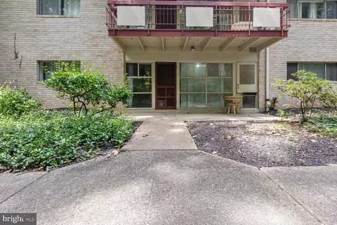 4335 Americana Dr #10, Annandale, VA 22003