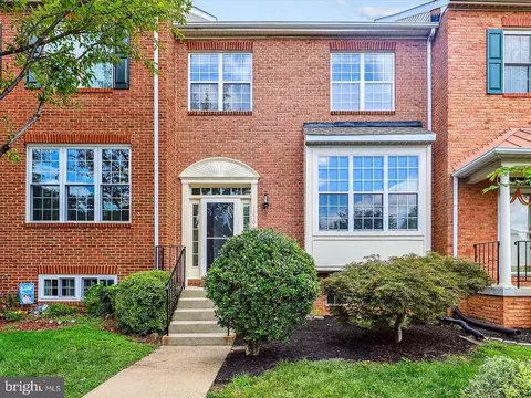 13206 Ashnut Ln, Herndon, VA 20171