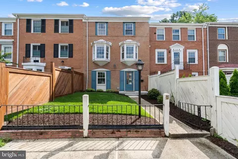 8107 Oaklake Ct, Alexandria, VA 22309