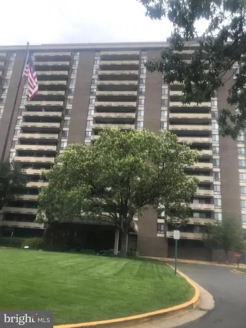 1800 Old Meadow Rd #211, Mclean, VA 22102