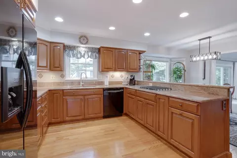 7418 Jenna Rd, Springfield, VA 22153 photo 3