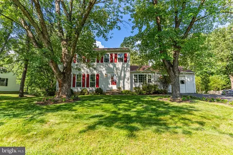 2412 Rosedown Dr, Reston, VA 20191