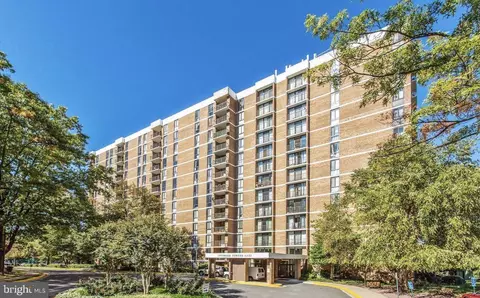 2300 Pimmit Dr #1017, Falls Church, VA 22043