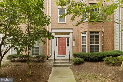 5651 Harrington Falls Ln #F, Alexandria, VA 22312