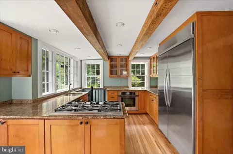 8526 Georgetown Pike, Mclean, VA 22102 photo 6