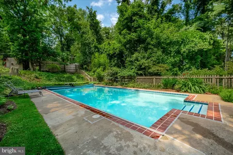 8526 Georgetown Pike, Mclean, VA 22102 photo 15