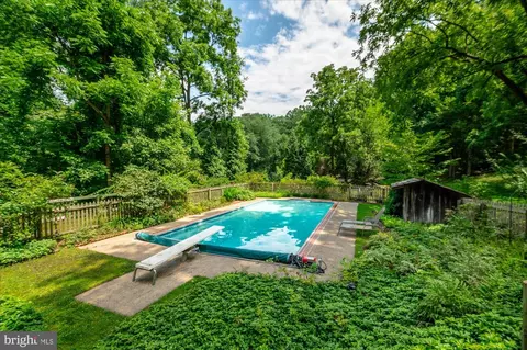 8526 Georgetown Pike, Mclean, VA 22102 photo 14