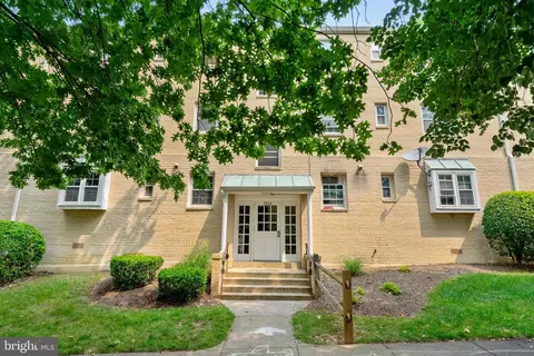 2902 Willston Pl #302, Falls Church, VA 22044